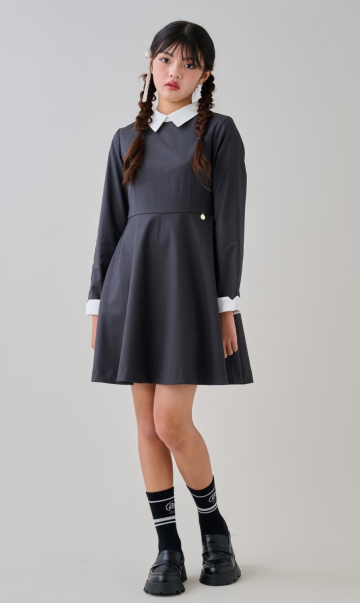 白衿ワンピース（チャコール）1枚の卒服コーデ