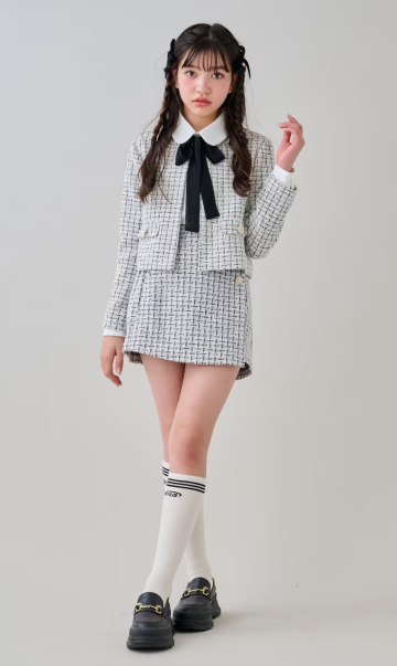 ラメツイード素材のセットアップスタイル