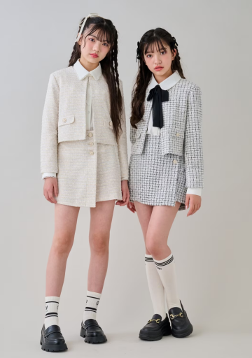 ラメツイードセットアップの卒服コーデ（アイボリー系とブラック系）