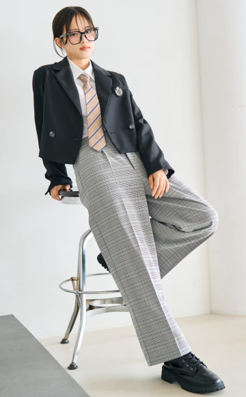 おしゃれでかっこいいワイドパンツの卒服コーデ