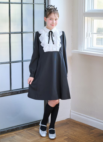 可愛いフリルワンピースの卒服コーデ