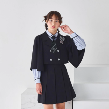 ケープ風ジャケットの卒服スタイル
