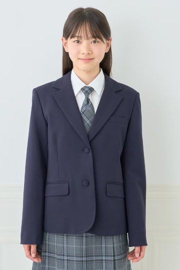 ゆとりあるサイズ感のポンチジャケット